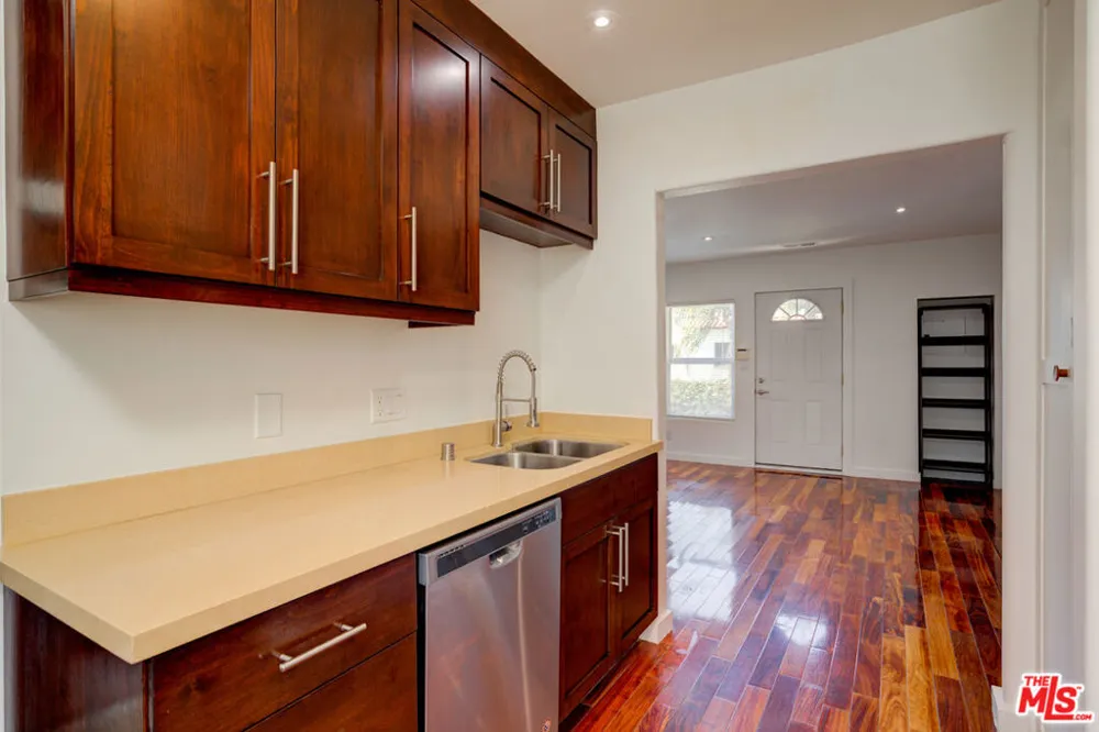 932 S Shenandoah Street #5 Los Angeles, CA 90035