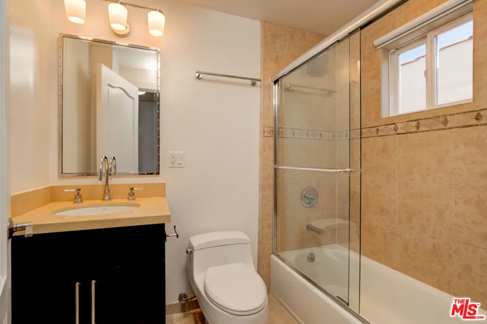 932 S Shenandoah Street #5 Los Angeles, CA 90035