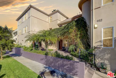 932 S Shenandoah Street #5