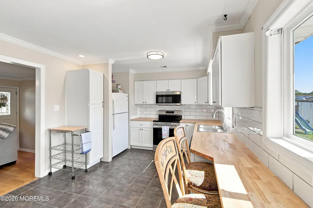 402 5th Street Waretown, NJ 08758