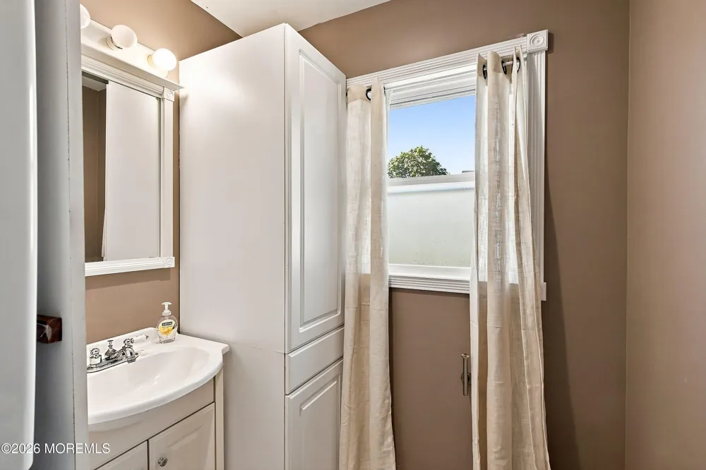 402 5th Street Waretown, NJ 08758
