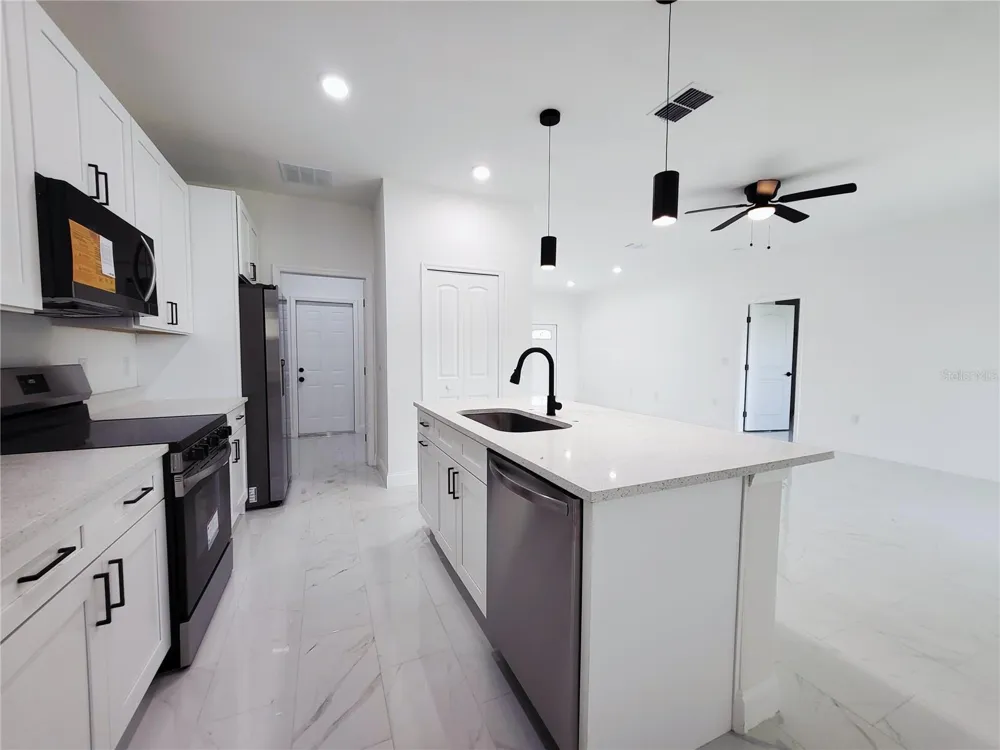 1098 HAMMACHER AVENUE SW Palm Bay, FL 32908