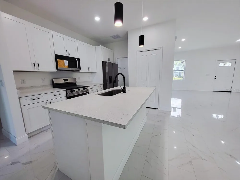1098 HAMMACHER AVENUE SW Palm Bay, FL 32908