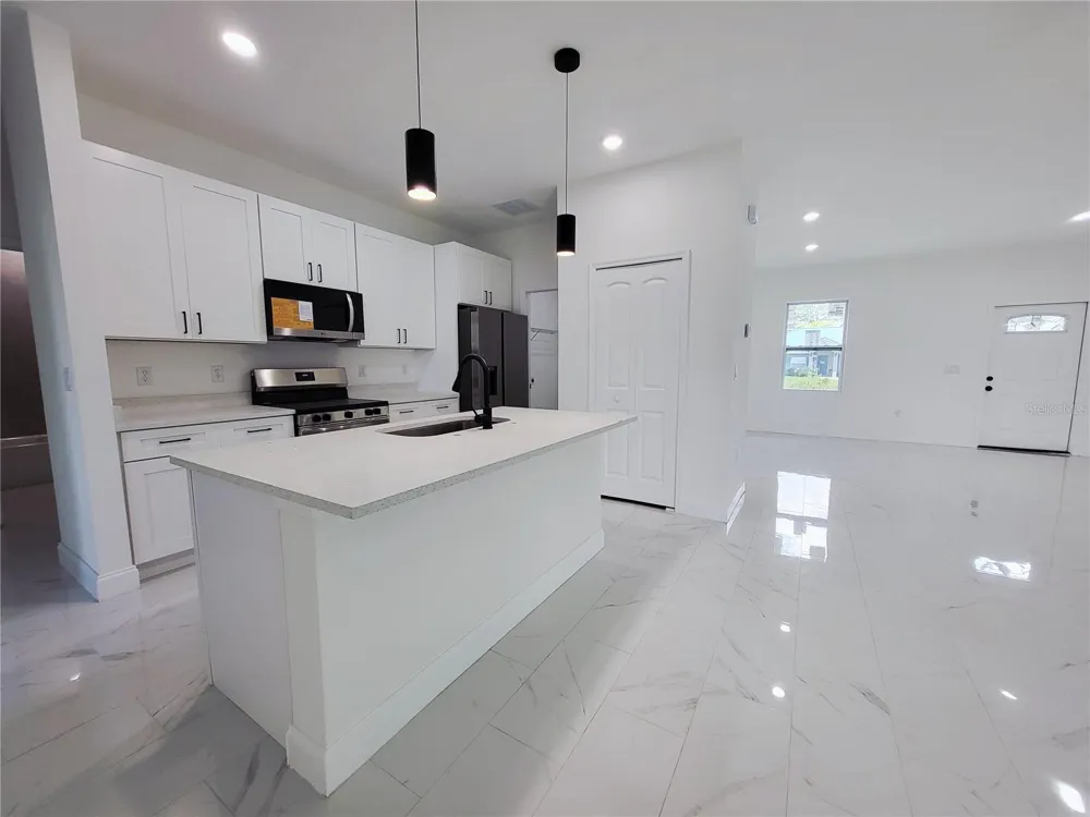 1098 HAMMACHER AVENUE SW Palm Bay, FL 32908