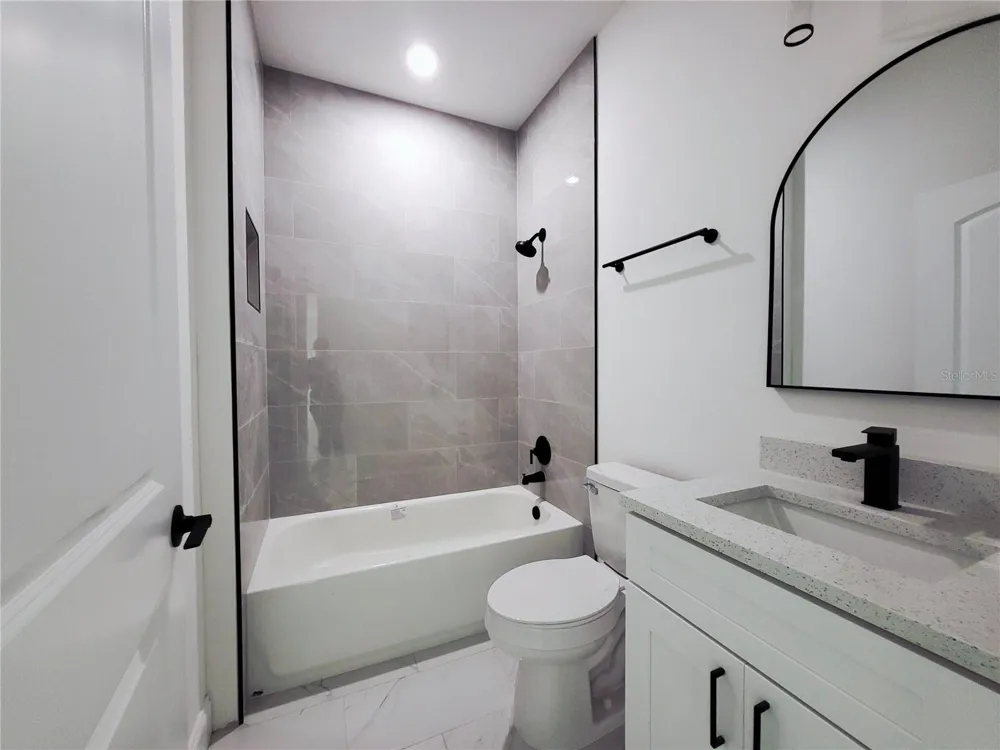 1098 HAMMACHER AVENUE SW Palm Bay, FL 32908