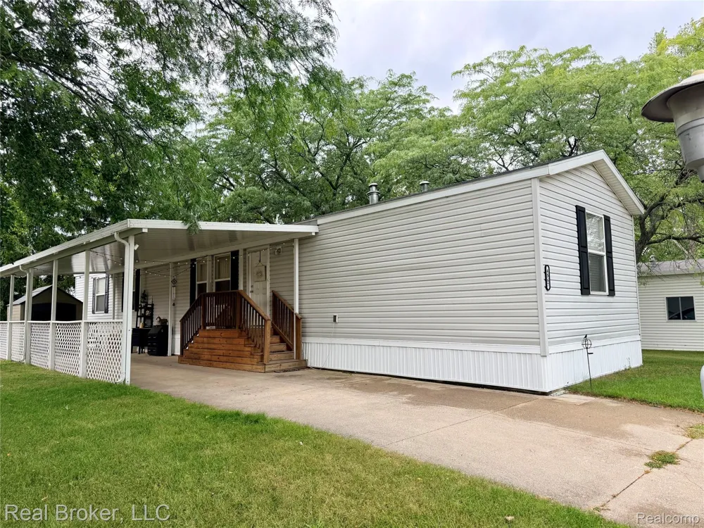 4567 Ashwood Saginaw Charter Township, MI 48603