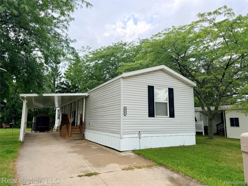 4567 Ashwood Saginaw Charter Township, MI 48603