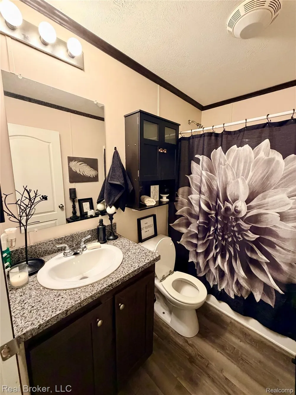 4567 Ashwood Saginaw Charter Township, MI 48603