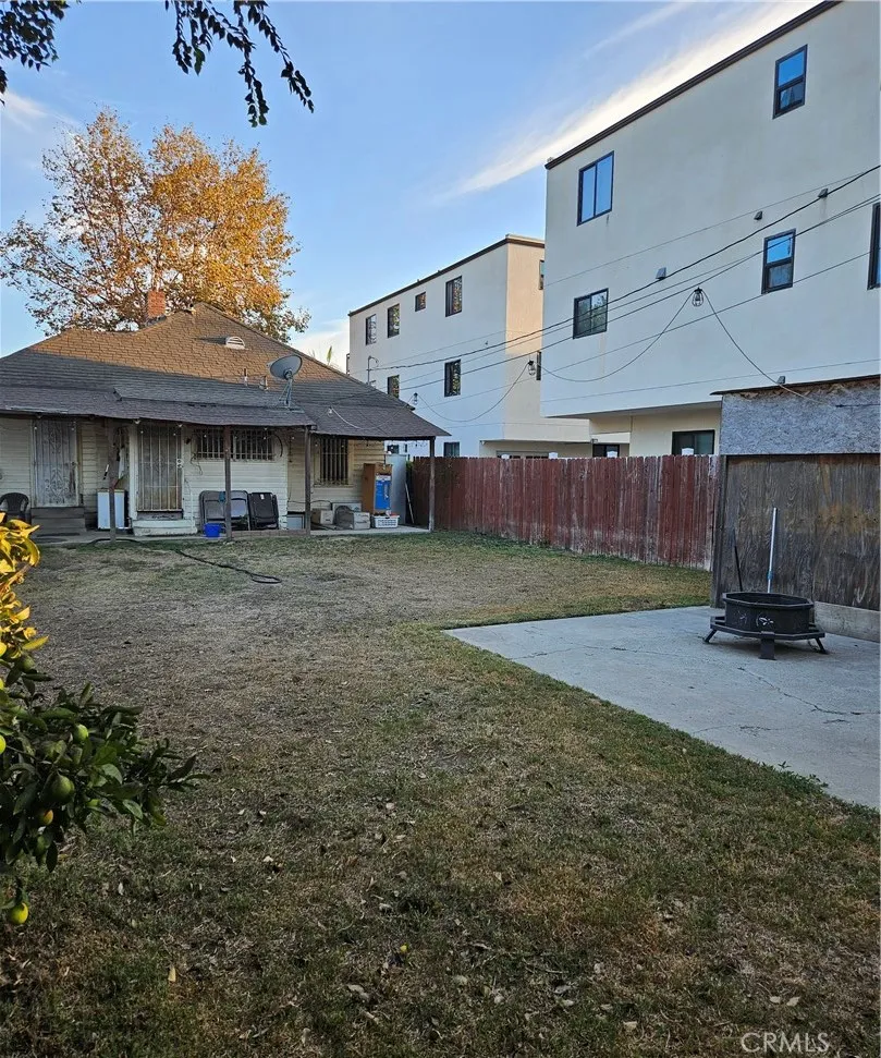 1201 Rolland Curtis Los Angeles, CA 90037