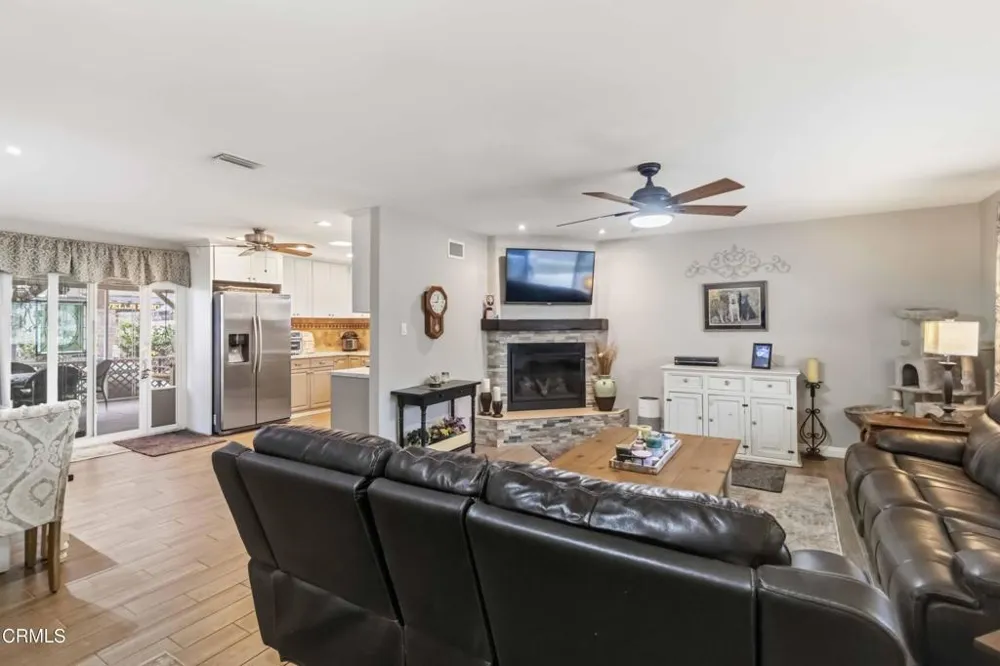 62 E Calle La Sombra Camarillo, CA 93010