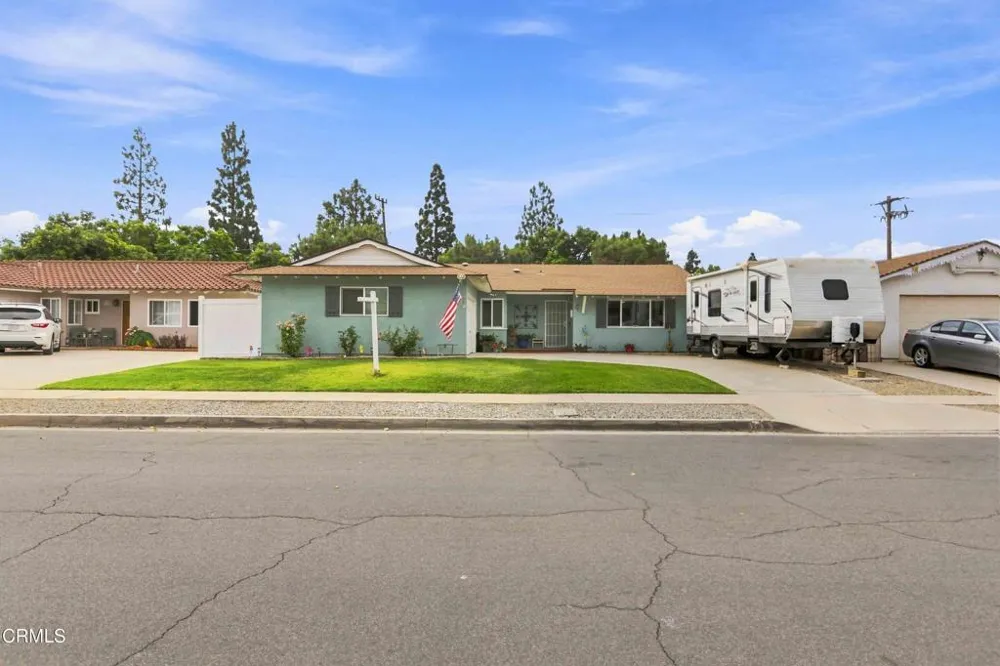 62 E Calle La Sombra Camarillo, CA 93010