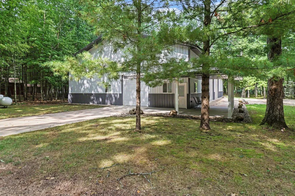 8228 Aqua Drive Irons, MI 49644