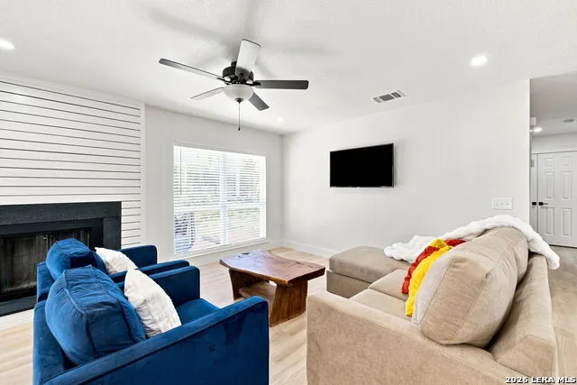 6039 HOPES FERRY ST San Antonio, TX 78233