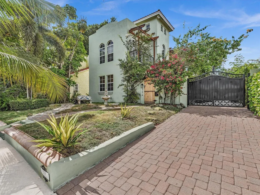 724 PARK PLACE West Palm Beach, FL 33401