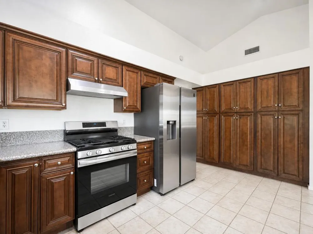 68412 Descanso Circle Cathedral City, CA 92234