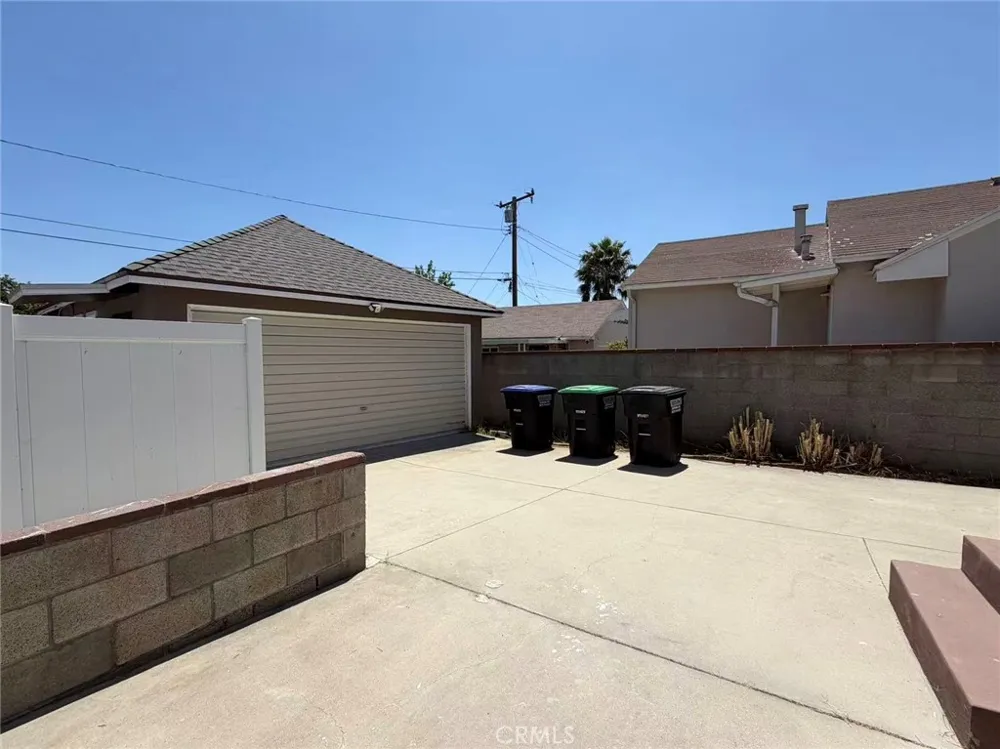 2132 Divine Monterey Park, CA 91754