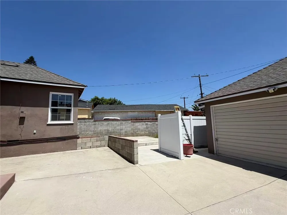 2132 Divine Monterey Park, CA 91754