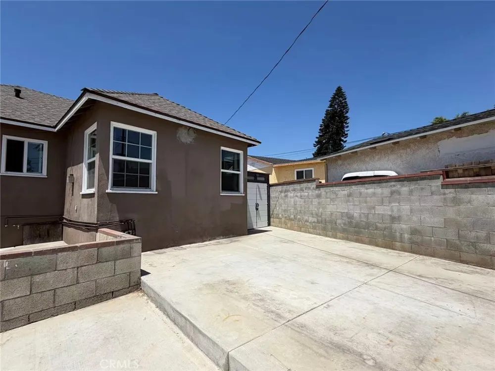 2132 Divine Monterey Park, CA 91754