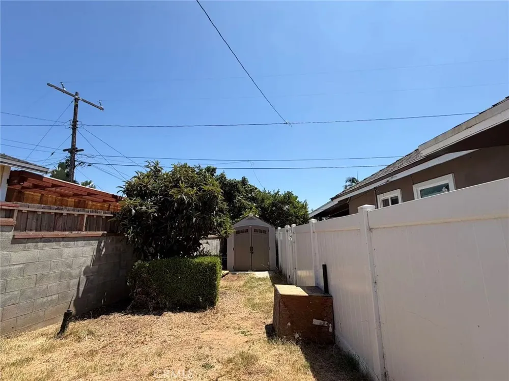 2132 Divine Monterey Park, CA 91754