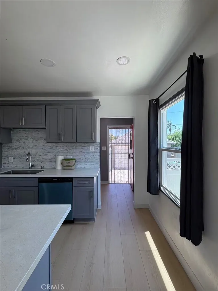2132 Divine Monterey Park, CA 91754
