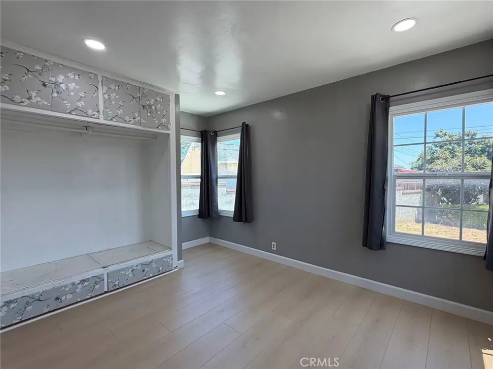 2132 Divine Monterey Park, CA 91754