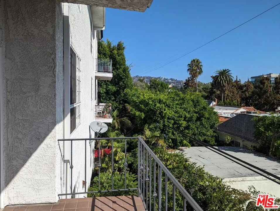 100 Wetherly Drive #3D Los Angeles, CA 90048