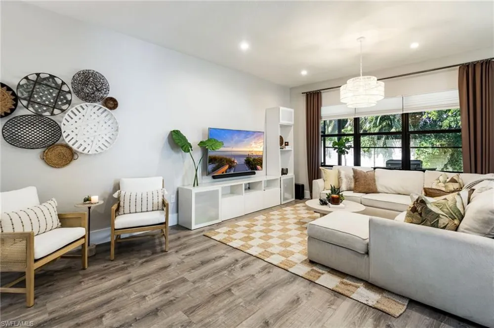 8785 Madrid Circle Naples, FL 34104