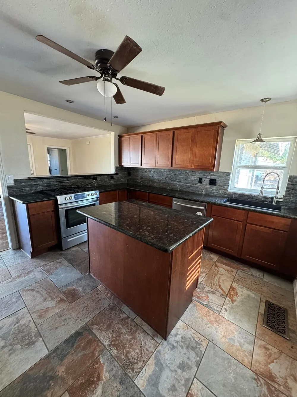 1807 Tx-6 Quanah, TX 79252