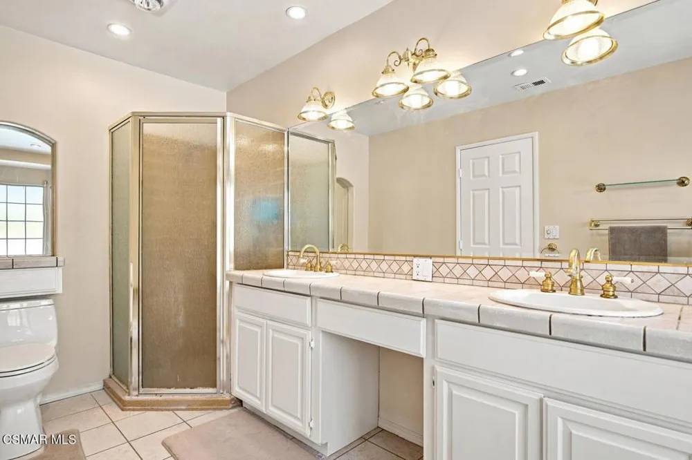 273 Locust Avenue Oak Park, CA 91377