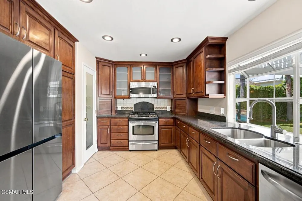 273 Locust Avenue Oak Park, CA 91377
