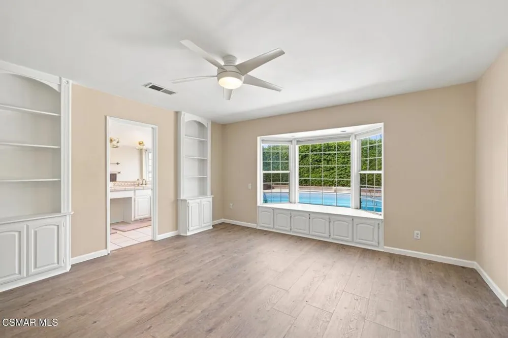 273 Locust Avenue Oak Park, CA 91377