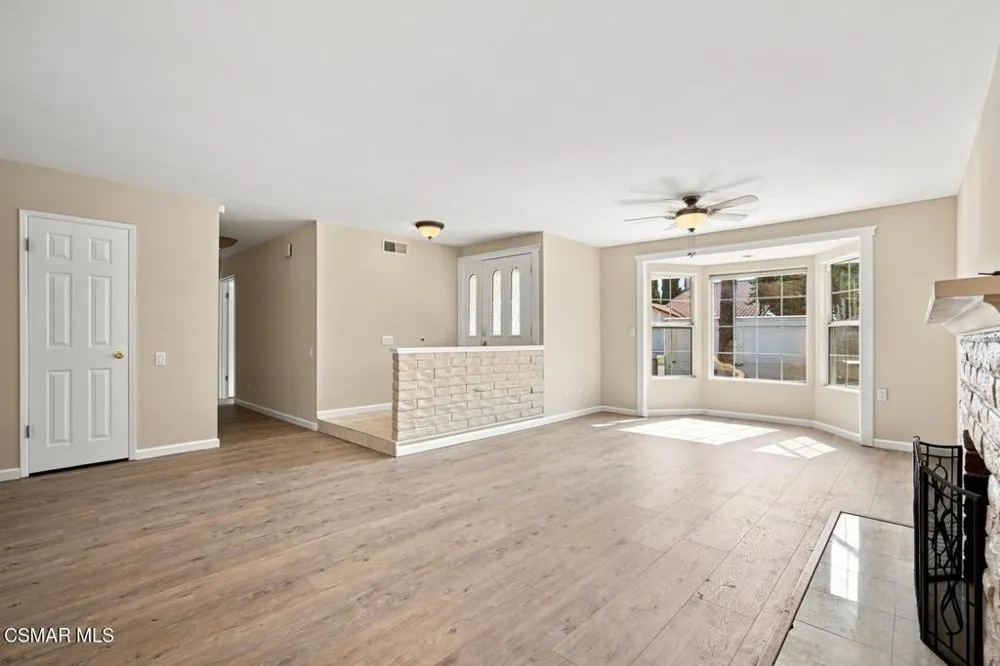 273 Locust Avenue Oak Park, CA 91377