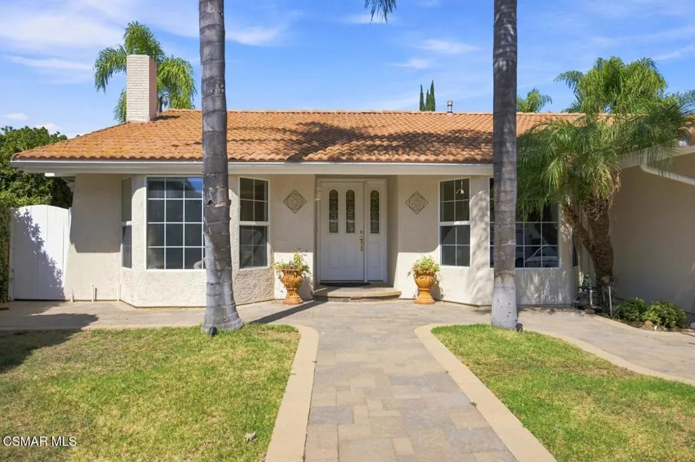 273 Locust Avenue Oak Park, CA 91377