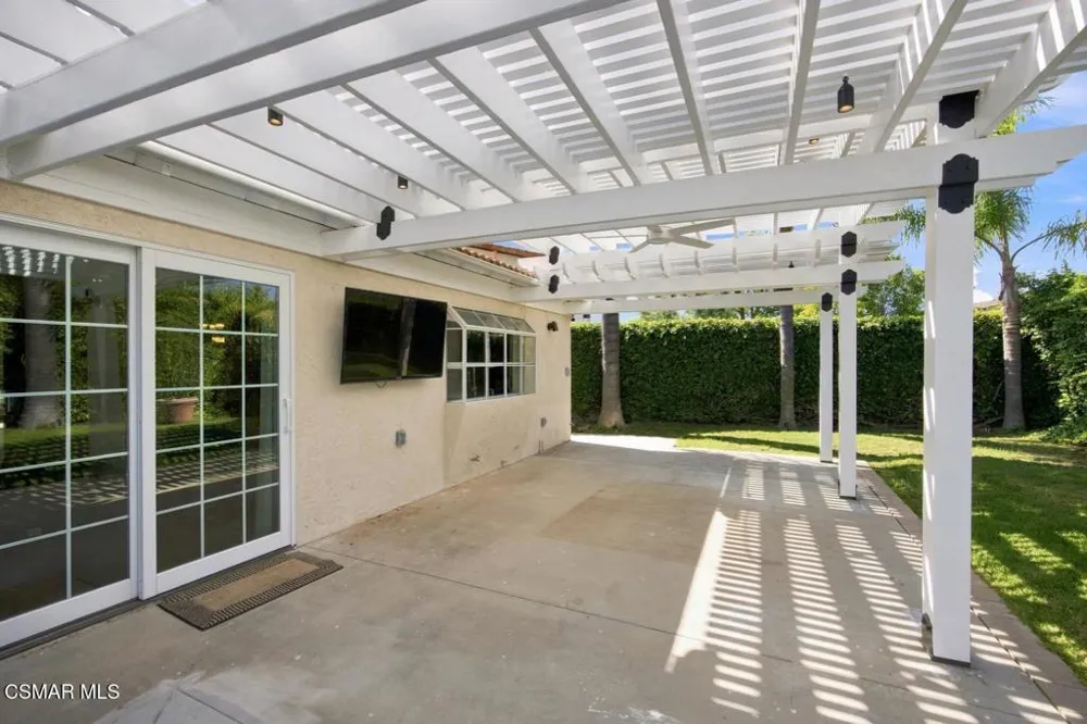 273 Locust Avenue Oak Park, CA 91377