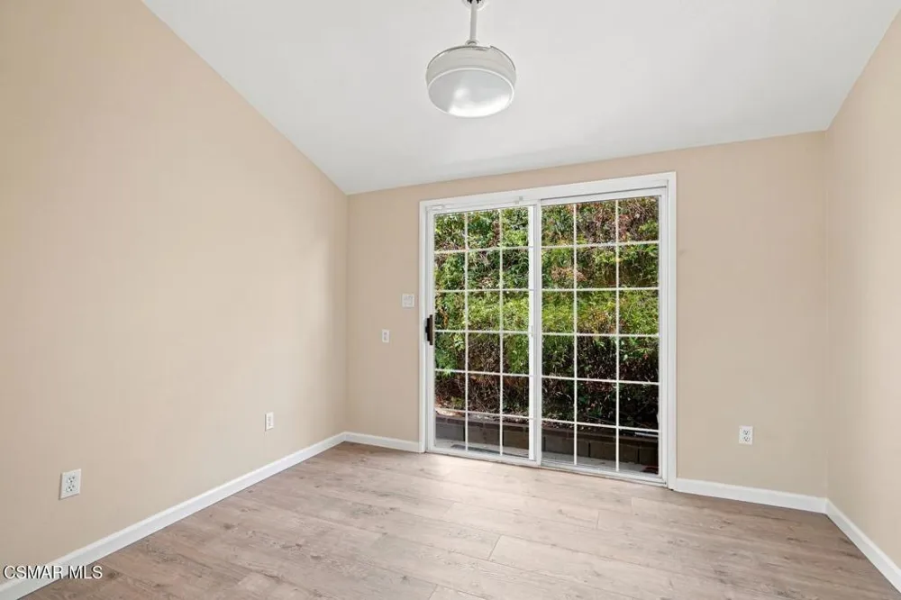 273 Locust Avenue Oak Park, CA 91377