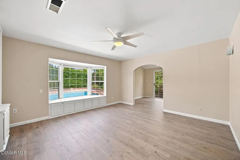 273 Locust Avenue Oak Park, CA 91377