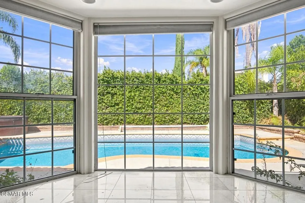 273 Locust Avenue Oak Park, CA 91377