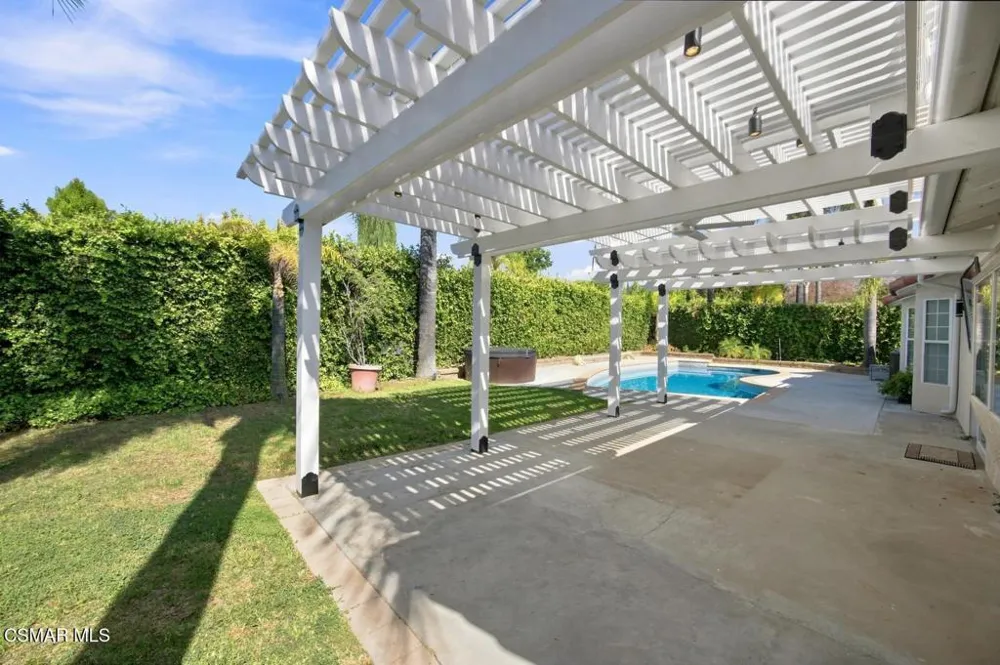 273 Locust Avenue Oak Park, CA 91377