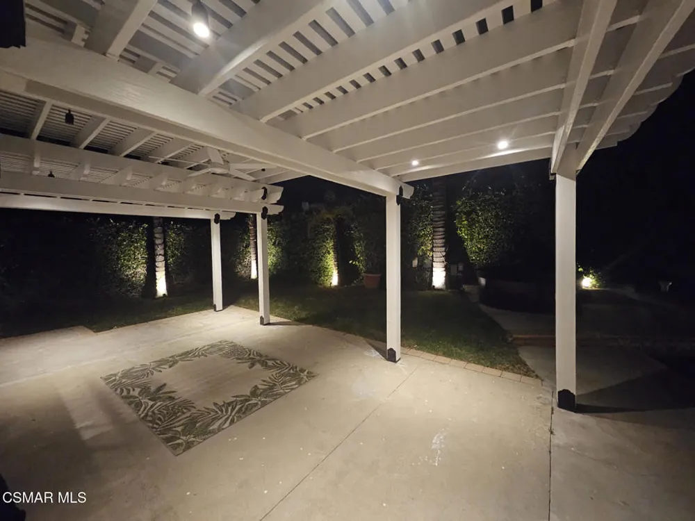 273 Locust Avenue Oak Park, CA 91377