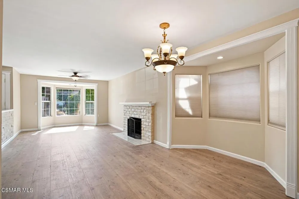 273 Locust Avenue Oak Park, CA 91377