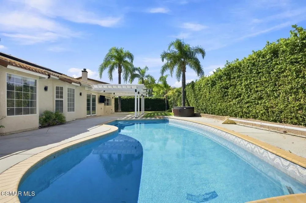 273 Locust Avenue Oak Park, CA 91377