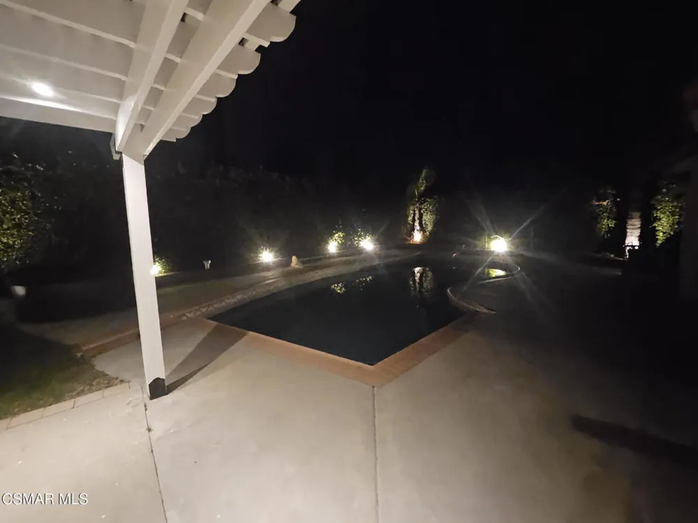 273 Locust Avenue Oak Park, CA 91377