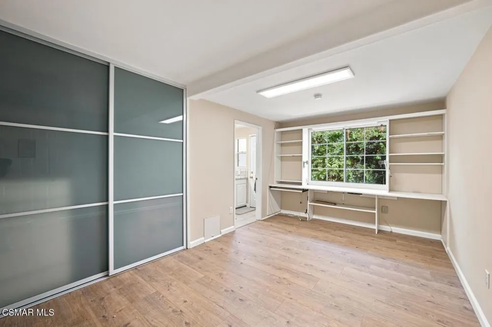 273 Locust Avenue Oak Park, CA 91377