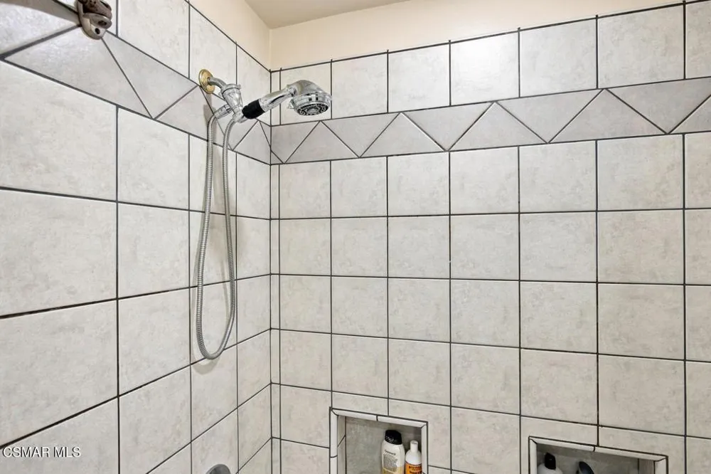 273 Locust Avenue Oak Park, CA 91377
