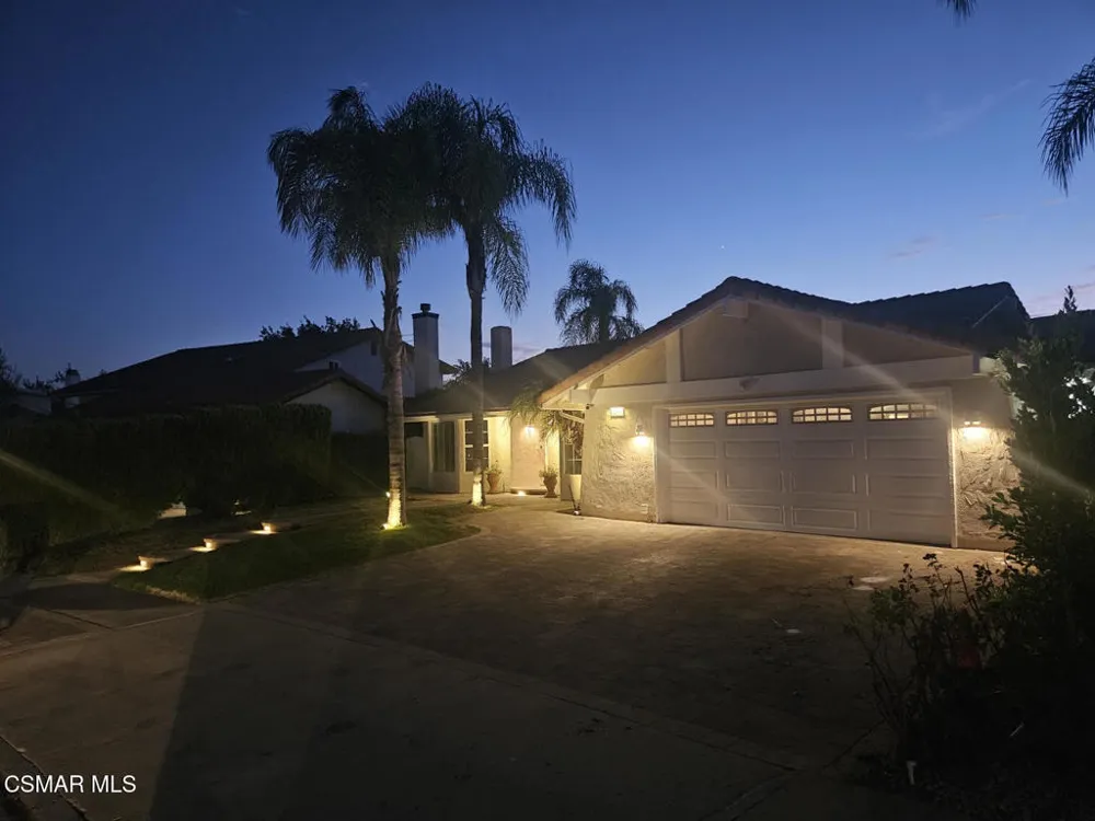 273 Locust Avenue Oak Park, CA 91377