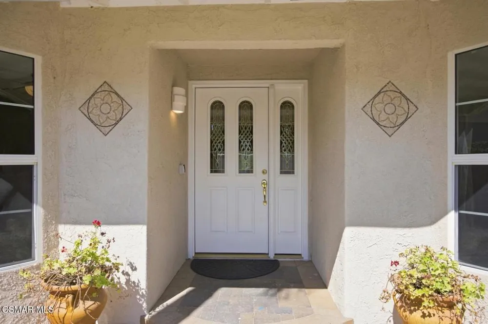 273 Locust Avenue Oak Park, CA 91377