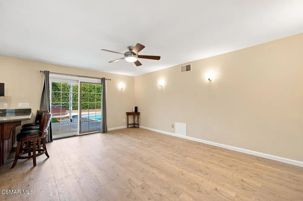 273 Locust Avenue Oak Park, CA 91377