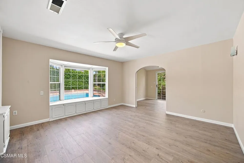 273 Locust Avenue Oak Park, CA 91377