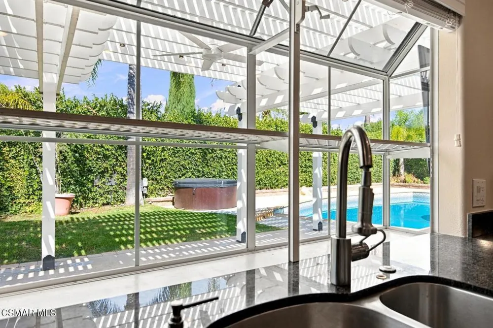 273 Locust Avenue Oak Park, CA 91377