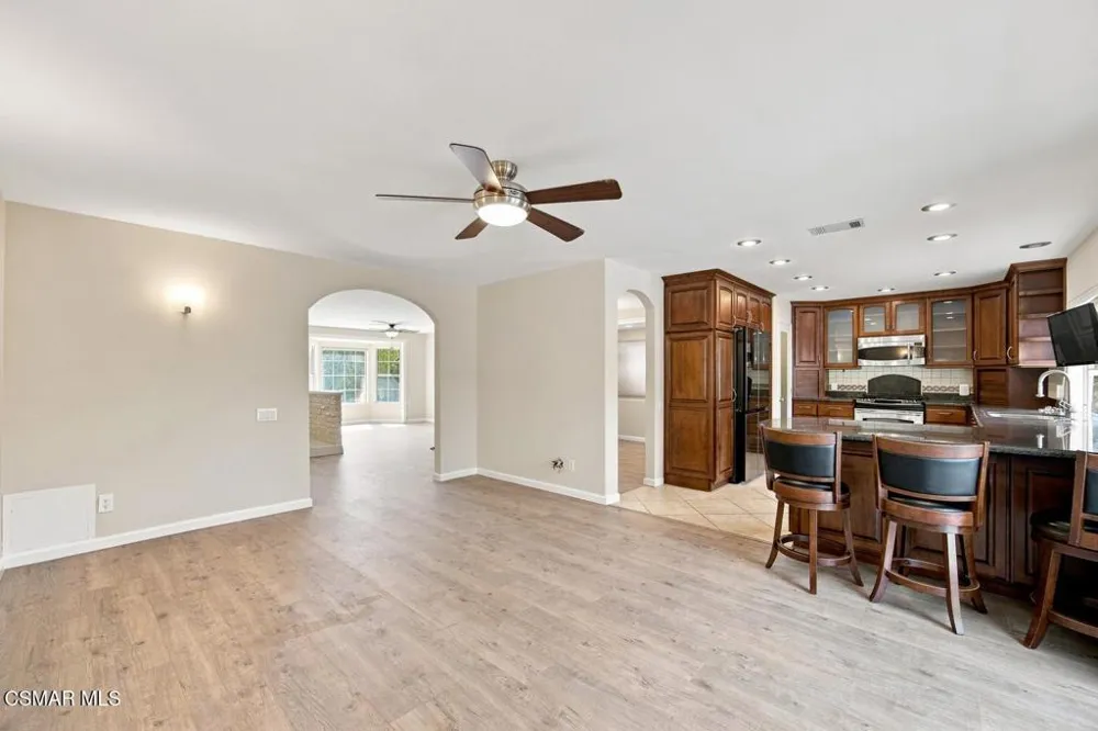 273 Locust Avenue Oak Park, CA 91377